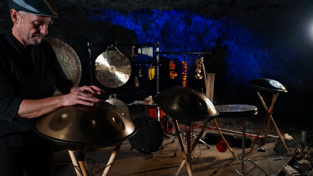 Handpan quer Foto Gerhard Schmidt
